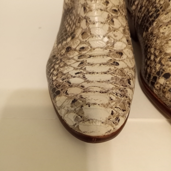 SAM EDELMAN Petty Snake Skin Ankle Booties in 7.5 Excellent Condition - Picture 3 of 10